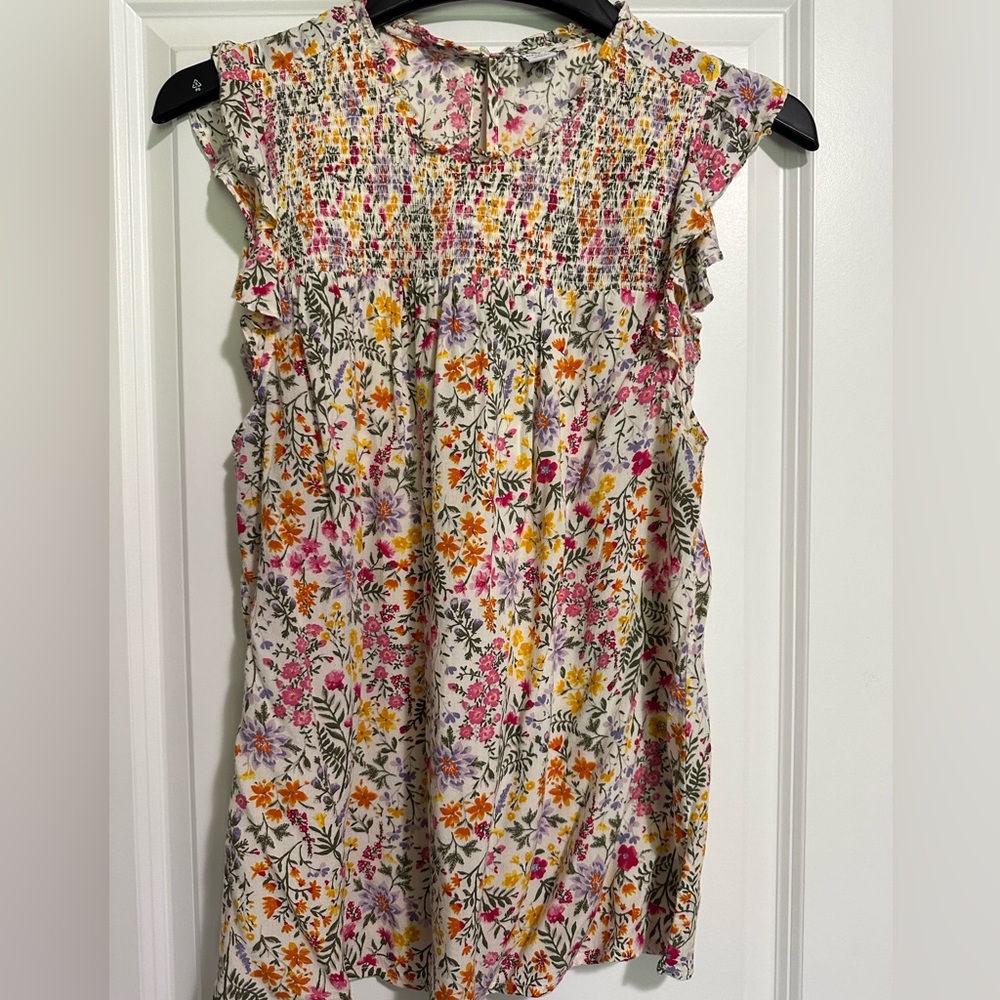 Women’s flutter sleeve blouse